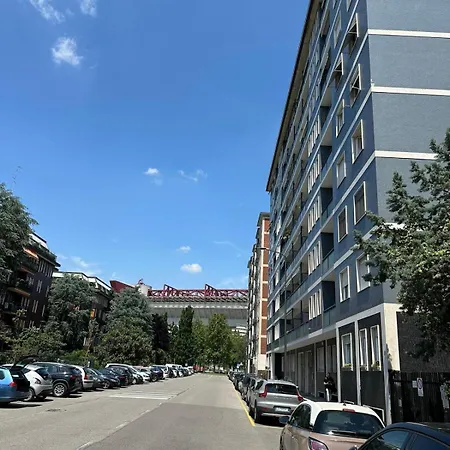 Difronte A San Siro * מילאנו